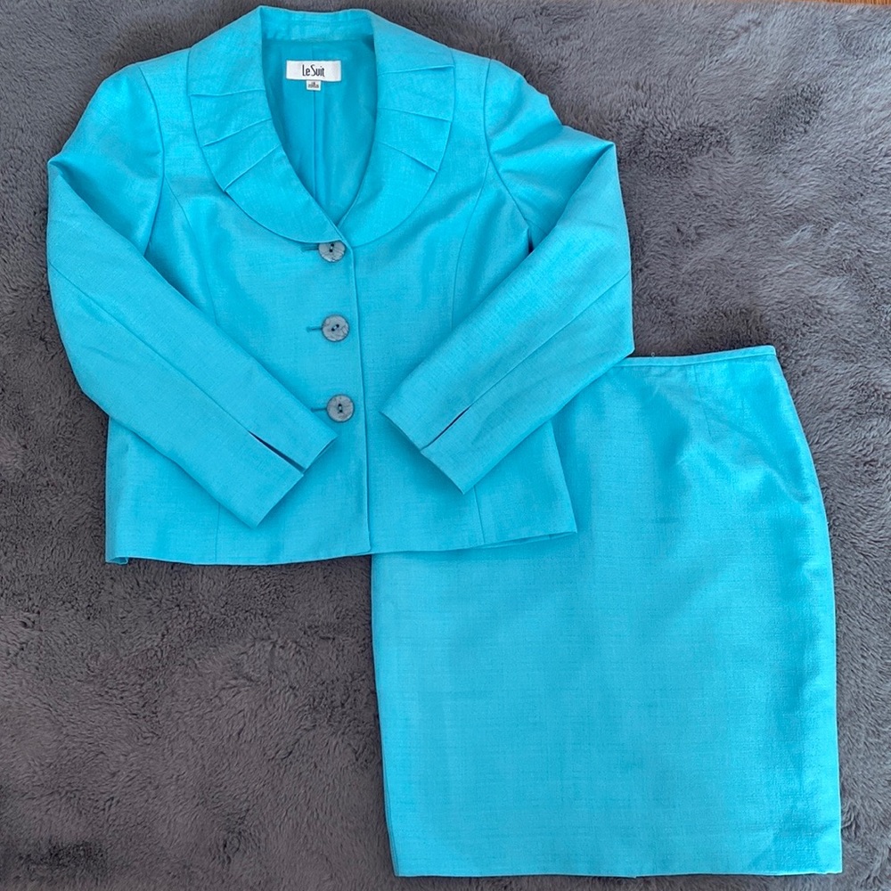 Stylish spring suit 💙